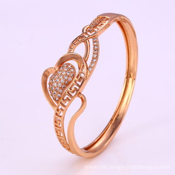 18k Gold Color Luxury Heart- Shaped Zircon Bangle